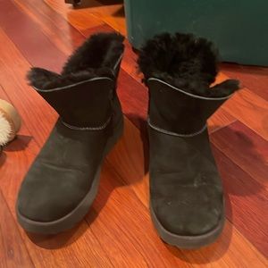 Black Uggs W7.5